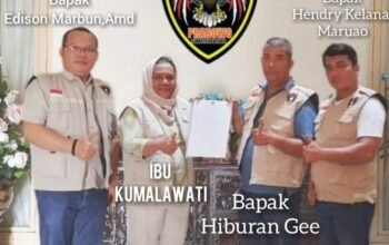 Ketua Umum Satgas Inti Prabowo Sumatera Utara Memberikan SK Korda Kabupaten Nias Selatan Di Kantor Sekretariatan Satgas Inti Prabowo Medan 