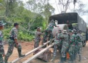Satgas TMMD Ke-121 Aceh Tengah Dengan Kompak Turunkan Gorong-Gorong Dari Dalam Truck di Lokasi TMMD