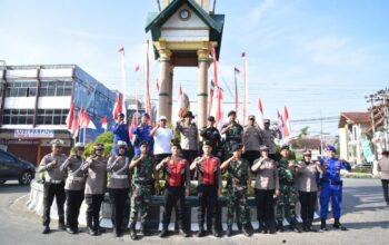 Jelang Hut RI Ke – 79, Polres Bireuen Bersama TNI Dan Pemda Gelar Gotong Royong Serta Pasang 1000 Bendera Merah Putih
