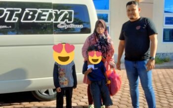 Zulmi S.STP Pj Keuchik Gampong Bandar Bantu Pulangkan Satu Keluarga Terlunta ke Medan