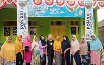 Sambut HUT RI Ke-79 Desa setie bersama ibuk ibuk kader dan bidan desa kampung setie melaksanakan gotong royong.