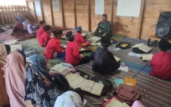 Satgas TMMD Ke 121 Merangkap Guru Ngaji di TPQ Nurul Iman Desa Dedamar