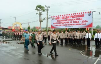 Polres Pelabuhan Belawan Gelar Apel Pasukan Operasi Mantap Praja Toba 2024 untuk Pengamanan Pilkada Serentak