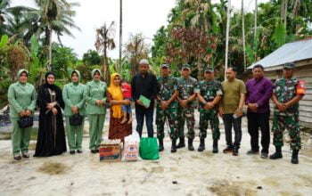 Dandim Aceh Utara Berikan Bantuan Kepada Korban Kebakaran Yang Tewaskan Tiga Anak