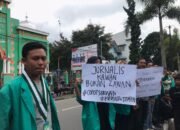 Kecewa Atas Larangan Meliput Saat Pelantikan Anggota DPRK Yang Baru, Puluhan Mahasiswa Lakukan Aksi Minta Windi Darsa Dicopot Dari Jabatan Sekwan