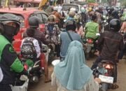 Pengendara Keluhkan Macet Parah Diduga Adanya Pemasangan Pipa Di Jalan Tegal Binangun