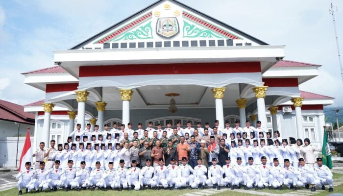 Pj Bupati Aceh Tenggara Syakir, Lepas 76 Anggota paskibra