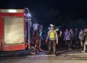 Kolaborasi Tangguh: Polres, TNI, Damkar, dan Warga Bersama Padamkan Kebakaran di Pidie Jaya