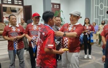 Ketum PWI Pusat Zulmansyah Sambut Pelari SIWO PWI Malang Raya Night Run
