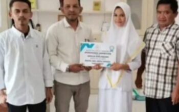 Siswi Kurang Mampu. kota Langsa Terima Bantuan Dari Baitul Mal 