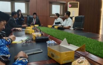 Pj Walikota Langsa Penyerahan Kartu BPJS Ketenagakerjaan Bagi Pekerja Rentan di Kota Langsa