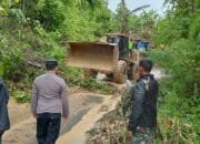 Tanggap Bencana Alam, Polisi Gerak Cepat Ke Lokasi Tanah Longsor Di Jalan Uning – Pamar