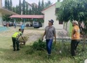 Jumaat Bersih: Babinsa Mutiara Bergotong Royong Bersama Warga Desa Mee Teungoh