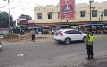 Polsek Samudera Beri Pengamanan jalan dalam giat Strong Point Pagi