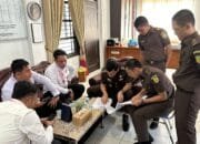 Unit Tipidkor Satreskrim Polres Lhokseumawe Serahkan Tersangka dan Barang Bukti Kasus Dugaan Korupsi ke Kejari Aceh Utara