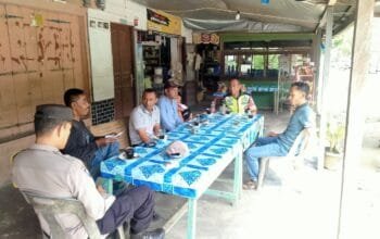 Antisipasi Bencana Longsor, Babinsa Koramil.09 Ketol Ingatkan Warga Untuk Selalu Berhati Hati