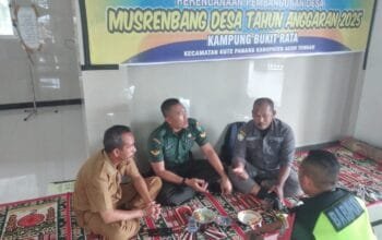 Babinsa menjalin silaturahmi bersama aparatur desa timang rasa kecamatan Kute panang kabupaten Aceh tengah sebagsi mitra babinsa di wilayah binaan