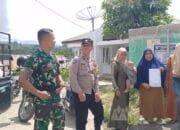 Bersama Kepala Desa dan Aparatur Lainnya, Serda Sukurdi Babinsa Koramil 09 Ketol Tinjau Pembanguan Penampung Air Desa Pantan Penyu