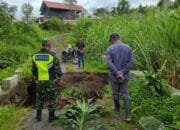Tinjau Jalan Terputus,Ini Yang Dilakukan Serka Suyanto Babinsa Koramil 09 Ketol