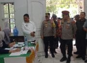 Didampingi Ketua KIP Aceh Tamiang Pj Bupati Asra Tinjau TPS 03 Kota Kuala Simpang