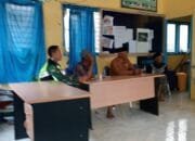 Sertu Supriatna Jamil Babinsa Koramil 09 Ketol, Lakukan Komsos Bersama Aparatur Desa Gelumpang Payung