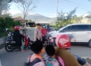 Berikan Pelayanan Polisi Sektor Bebesen Bantu Sebrangkan Anak Sekolah Dan Pengguna Jalan