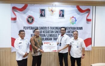 BNPT Berkolaborasi Dengan Pemkab Bekasi Serahkan Bantuan Dari Kementerian BUMN kepada Mitra Deradikalisasi