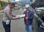 Minimalisir Laka Jelang Nataru, Satlantas Polres Aceh Tengah Sosialisasi Pengendara Disertai Pembagian Buku Dan Stiker Tertib Berlalulintas