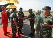 Pangdam IM didampingi Ketua Persit KCK Daerah IM sambut Kasad dan Ketua Umum Persit KCK di Bandara Malikusaleh