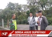 Tingkatkan Kewaspadaan Saat Hujan Deras,Babinsa Koramil 09 Ketol Lakukan Komsos