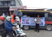 Berbagi Kebahagiaan di Jumat Berkah, Polres Bener Meriah Bagikan Nasi Kotak Kepada Masyarakat.