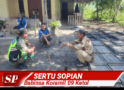 Antisipasi Terjadinya Pencurian Hasil Panen,Babinsa Koramil 09 Ketol Lakukan Komsos Bersama Aparatur Desa dan Masyarakat