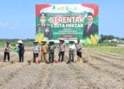 Kapolres Langsa Pimpin Penanaman Jagung Serentak di Desa Merahdeh