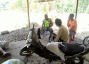 Babinsa Koramil 09 Ketol Lakukan Komsos dengan Warga Desa Binaan