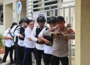 Berhasil Amankan Pelaku Kejahatan, Gabungan Personil Polres Muba Gelar Simulasi Penangkapan Disebuah Rumah