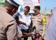Operasi Keselamatan Seulawah 2025 Dimulai, Kapolres Pidie Jaya Bagikan Helm Gratis untuk Edukasi Keselamatan