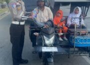 Satlantas Polres Pidie Bagikan Ratusan Brosur dan Stiker Tertib Berlalu Lintas