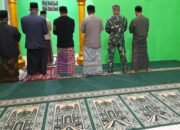 Babinsa Koramil 06/Jagong Tingkatkan Kebersamaan dengan Warga melalui Sholat Subuh Berjamaah