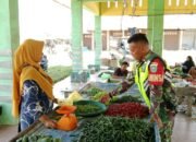 Sertu Tri Susilo Memantau Perkembangan Harga Bahan Pokok Di Bulan Suci Ramadhan