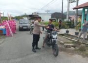 Berbagi Kebahagiaan Di Bulan Ramadhan, Polsek Bebesen Bagikan Takjil Kepada Warga dan Pengguna Jalan