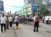 Pemerintah Kabupaten Aceh Tamiang Bersama Unsur Forkopimda Melakukan Perbaikan Jalan Berlubang