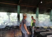 Babinsa Koramil 09/Ketol Laksanakan Komsos Bahas Produksi Gula Merah dari Tebu