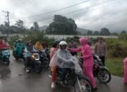 Ramadhan Ini Polsek Pegasing Dan Bhayangkari Kembali Bagikan Takjil Kepada Warga dan Pengguna Jalan