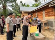 *Meraih Keberkahan di bulan Ramadhan, Polres Aceh Timur Bedah Rumah Warga*