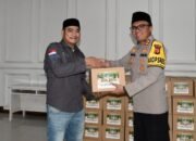 *Kapolres Aceh Timur Serahkan 260 Bingkisan Lebaran Kepada Wartawan*