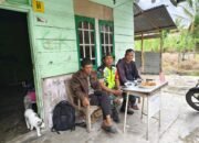 Babinsa Koramil 09/Ketol Laksanakan Komsos dengan Warga Desa Jerata Dalam Suasana  Idul Fitri 1446 H