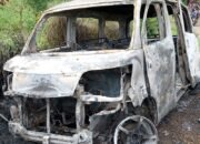 Mobil Terbakar di Jalan Desa Argotirto, Diduga Korsleting Listrik