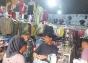 Babinsa Koramil 06/ Jagong Sapa Pedagang Pakaian di Desa Gegarang