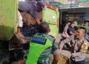 Serda Defril Bersama Perangkat Kampung Dan Warga Melaksanakan Gotong Royong