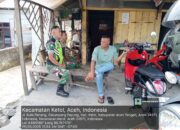 Babinsa Koramil 09/Ketol Jalin Komsos dengan Warga Desa Gelumpang Payung